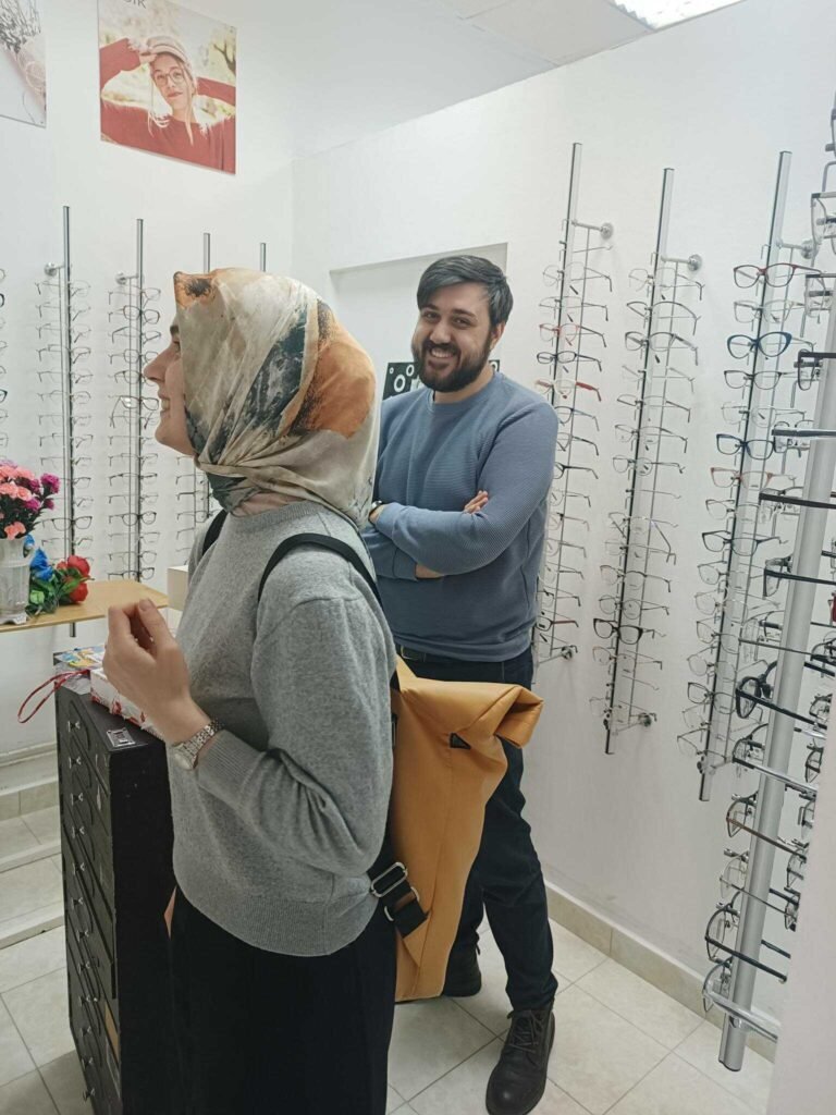 Veliki izbor optička stakla, naočale i kontaktna leća u optički salon oftalmološke klinike Dr El-Halabi